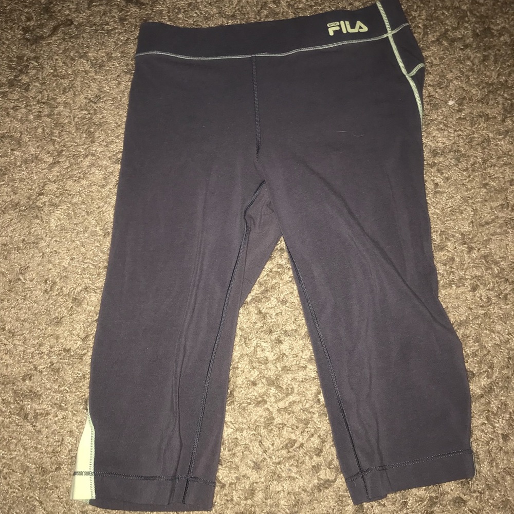 gray knee cropped workout leggings